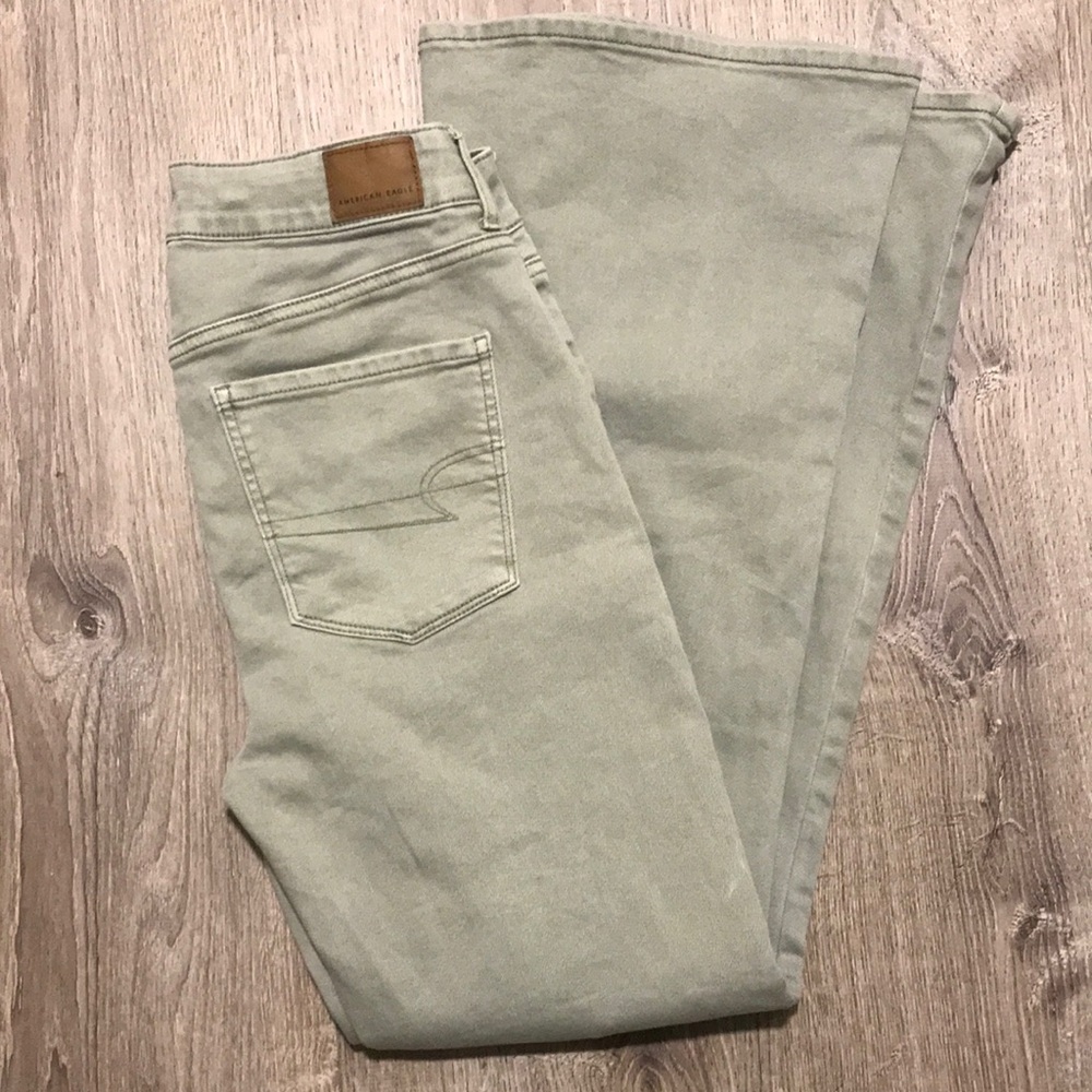 Women’s American Eagle Flare Jeans/8